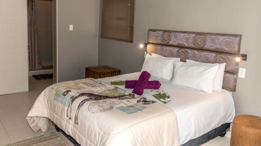 Out of Africa Town Lodge: Lodge in Otjiwarongo